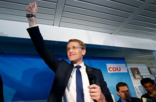 Daniel Günther macht die CDU zur mit Abstand stärksten Partei im Kieler Landtag – und lässt sich auf der Wahlparty seiner Partei dafür feiern. Foto: Getty Images Europe