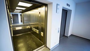 Der Stein des Anstoßes sind die neuen Aufzüge in der Modulklinik, die für den Transport von Intensivpatienten zu eng sind Foto: Lichtgut/Max Kovalenko