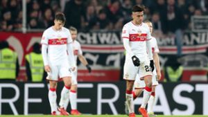 Enttäuscht trotten die VfB-Profis nach dem Unentschieden gegen Freiburg vom Platz. Foto: Getty