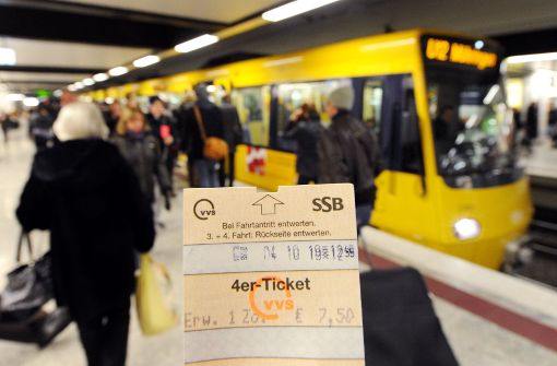 Händler in der Stuttgarter Innenstadt wollen Kunden bei Feinstaubalarm Tickets für den öffentlichen Nahverkehr schenken. Foto: dpa