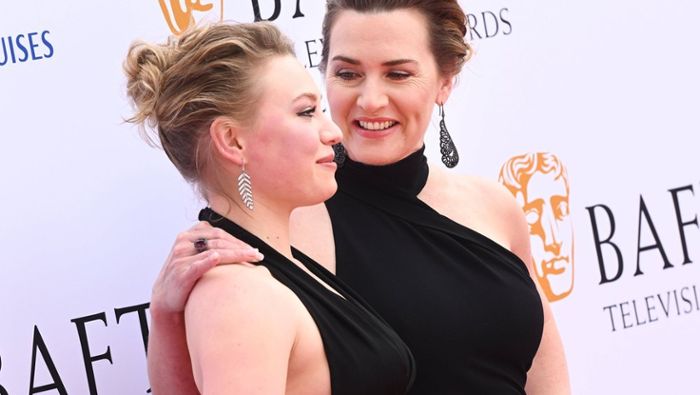 Kate Winslet strahlt mit Tochter Mia bei den BAFTA TV Awards