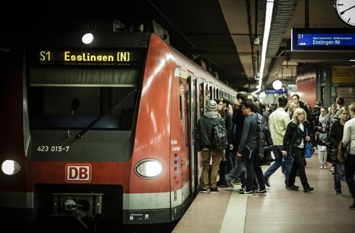 Zu spät, überfüllt – die S-Bahnen in der Region Stuttgart sind für viele Pendler ein Ärgernis Foto: Leif Piechowski
