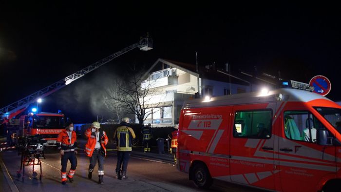 Feuerwehr löscht Brand in Sindelfingen