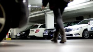 Bisher muss bei Neubauvorhaben in Stuttgart eine entsprechende Anzahl an Parkplätzen nachgewiesen werden. Die ökosoziale Mehrheit im Rathaus will das ändern. Foto: dpa