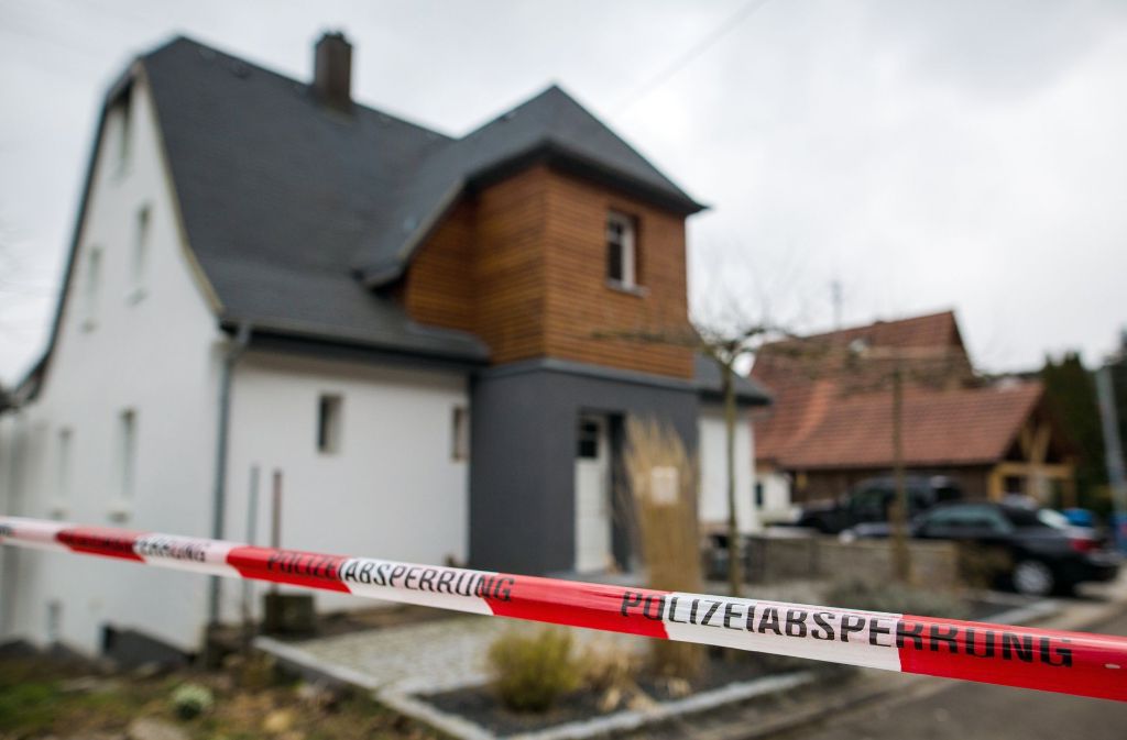 In Oberndorf am Neckar hat die Polizei in einem Einfamilienhaus den Toten gefunden.