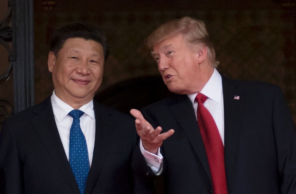 Chinas Präsident Xi Jinping stattet US-Präsident Donald Trump einen Besuch ab. Foto: AFP