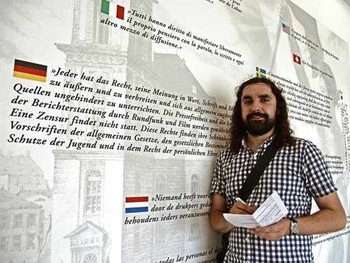 Der Geocacher Oliver Schäfer steht im Pressehaus, wo die Tour  namens „Meinungsfreiheit“  beginnt. Foto: Rüdiger Ott