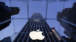 Apple-Logo vor einem Geschäft des Konzerns in New York: Apple soll in Irland rund 13 Milliarden Euro Steuern nachzahlen – so will es zumindest die EU-Kommission. Foto: AP
