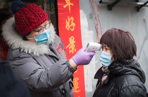 Eine neue Einstufung der Ansteckungen  in Zentralchina hat zu einem drastischen Anstieg offiziell gemeldeter Corona-Fälle geführt. Foto: dpa/Xiao Yijiu