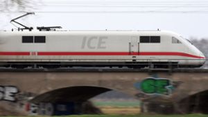 Wie viele ICE halten künftig am Flughafenbahnhof in Stuttgart? Die Bahn gibt keine klare Antwort auf diese Frage. Foto: dpa