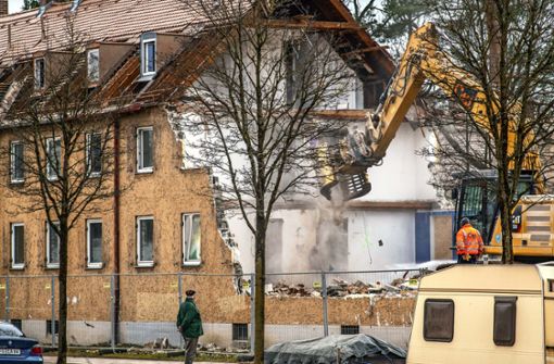 Wer ein  nicht sanierungswürdiges Gebäude abreißt, soll dafür finanzielle Unterstützung vom Staat bekommen, fordert die Bauwirtschaft in Baden-Württemberg. Foto: Imago/Wolfgang Maria Weber