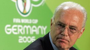 OK-Chef für die Fußball-WM 2006: Die Vergangenheit holt Franz Beckenbauer ein Foto: AP