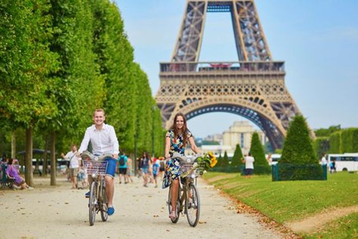 Mit dem Fahrrad durch Paris zu fahren, hat etwas sehr Romantisches. Man gewinnt eine andere Sichtweise auf die Stadt.