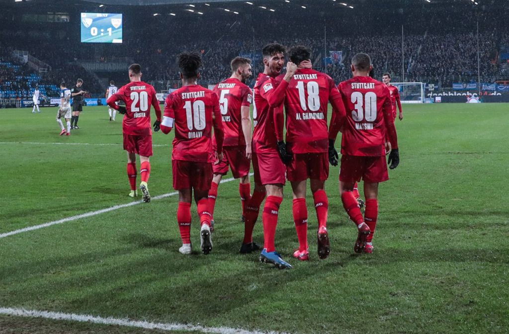 Die VfB-Spieler jubeln über den wichtigen 1:0-Siegtreffer von Joker Al Ghaddioui .