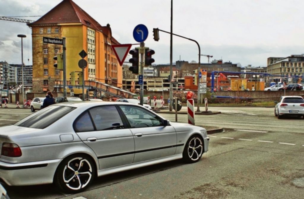 Bislang können Fahrer noch auf zwei Spuren auf die Heilbronner Straße abbiegen Foto: Lichtgut/Max Kovalenko