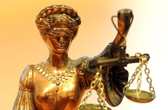 Prozess gegen Mann aus dem Kreis Esslingen: 51-Jähriger      soll  Stieftochter über   500 Mal missbraucht haben