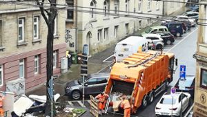 Stadt räumt wilde Mülldeponie  ab