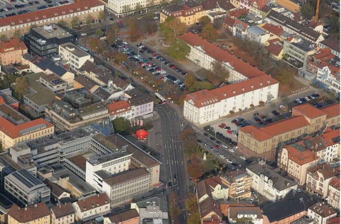 Angriff in Ludwigsburg am Arsenalplatz: 16-Jähriger schlägt Verfolger nieder
