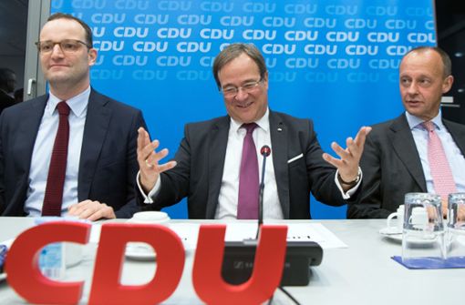 Konkurrenten um den CDU-Vorsitz: Jens Spahn (links) und Friedrich Merz (rechts) mit NRW-Ministerpräsident Armin Laschet. Foto: dpa