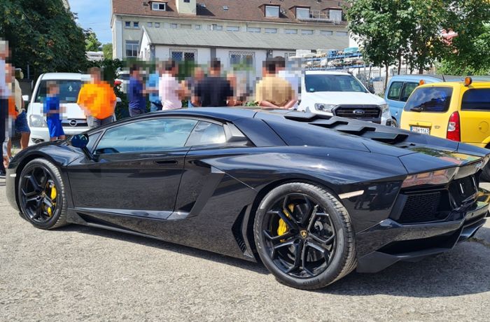 Auktion in Stuttgart-Bad Cannstatt: Lamborghini erst im zweiten Anlauf versteigert