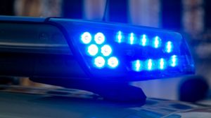 Polizeieinsatz im Rewe in Marbach: Mann hält sich Messer an den Hals