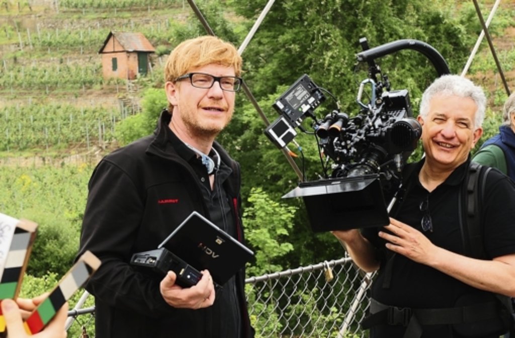 Regisseur Gero Weinreuter (Mitte) und Kameramann Thomas Weber bei einem „Soko“-Dreh vor typischer Stuttgarter Kulisse