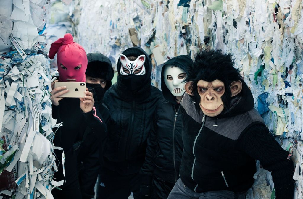 Maskiert und zu vielem bereit: die Aktivistengruppe „Die Welle“ Foto: Netflix./Bernd Spauke