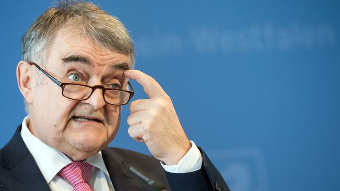 NRW-Innenminister Reul entschuldigt sich
