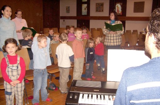 Seit vielen Jahren gibt es in der Wicherngemeinde das Herbstferienprogramm mit dem Motto Kindermusicalwoche. Das Archivbild stammt aus dem Jahr 2004. Foto: Brigitte Wahlers