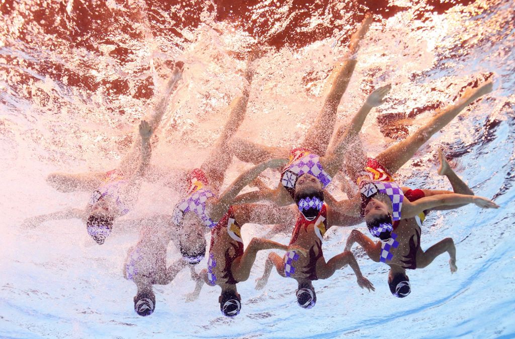 Wer lange die Luft anhalten kann, ist im Vorteil: Die Synchronschwimmerinnen aus Japan.