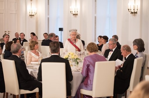 Die Queen hielt beim Staatsbankett im Schloss Bellevue eine Rede für Europa. Im Anschluss wurden der Monarchin Spezialitäten aus deutschen Wäldern und Gewässern aufgetischt. Foto: Getty Images Europe