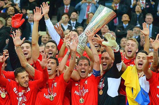 Der FC Sevilla jubelt über das Titel-Double in der Europa League. Foto: dpa