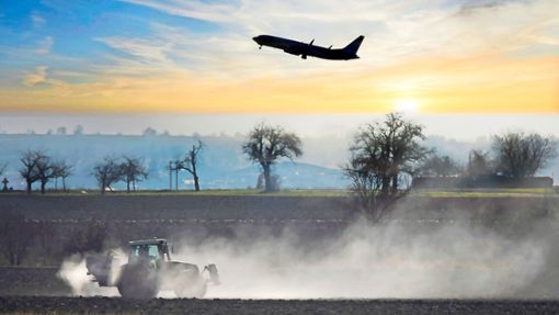 In neu vom Fluglärm betroffenen  Kommunen häufen sich Klagen über laute Flugzeuge. Vor allem morgens stören Maschinen auf der Route. Foto: Horst Rudel