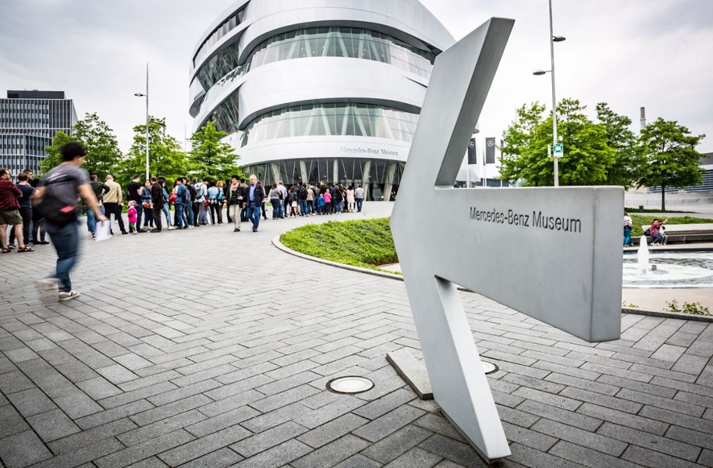 Da geht es hin zum besucherstärksten Museum in Stuttgart: dem Mercedes Museum. Im Jahr 2017 zählte es 876 109 Besucher.