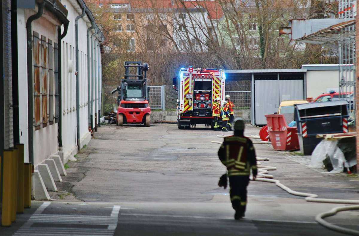 Feuerwehreinsatz wegen eines Brands in einem Papierwerk in Remshalden