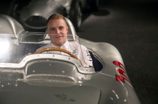 Der 27-jährige Finne Valtteri Bottas am Montag in Stuttgart: Der frühere Williams-Mann besuchte die Daimler Konzernzentrale und machte später einen Rundgang durch das Mercedes-Benz-Museum. Foto: dpa