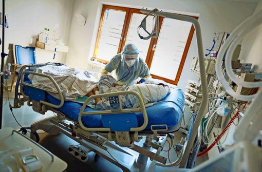 Entscheidend dafür, ob das Gesundheitssystem die Pandemie bewältigt, ist  die Anzahl der Corona-Patienten auf den Intensivstationen. Foto: dpa/Kay Nietfeld
