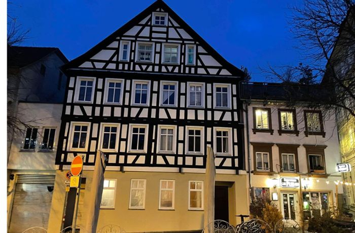 Streit um Fassadenfiguren in Stuttgart: Die drei Mohren kehren zur Eröffnung der Bar nicht zurück