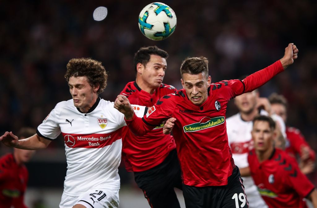 Benjamin Pavard trifft zum 2:0 für den VfB Stuttgart gegen den SC Freiburg.