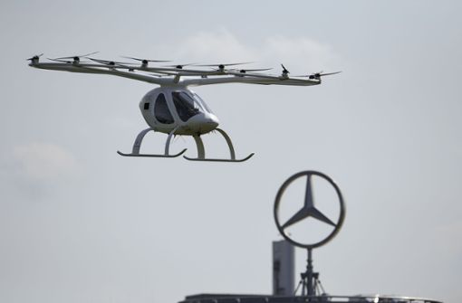 Ohne Insassen fliegt der Volocopter – zum ersten Mal – in Stuttgart. Foto: Getty Images/Andreas Gebert
