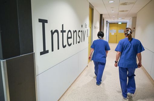 Intensivkräfte sind im Krankenhaus sehr  belastet und besonders gefragt. Nicht erst seit der Corona-Pandemie. Foto: dpa/Felix Kästle