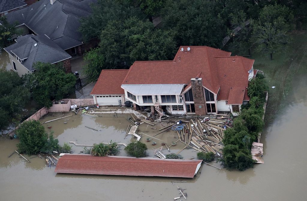 Die Lage in Texas ist dramatisch: Häuser sind komplett zerstört, das Hab und Gut wird von den Wassermassen davon geschwemmt.