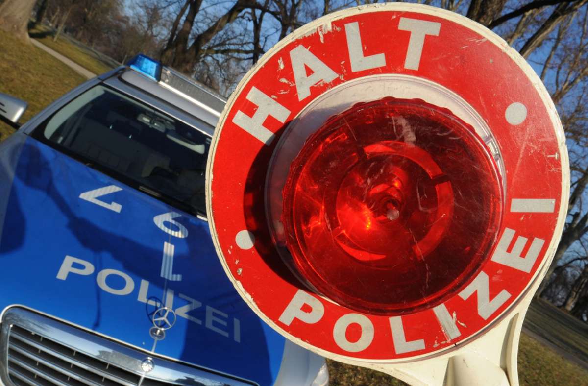 Drei Autofahrer sind  in Ostfildern-Nellingen in einen Unfall verwickelt worden. Foto:  