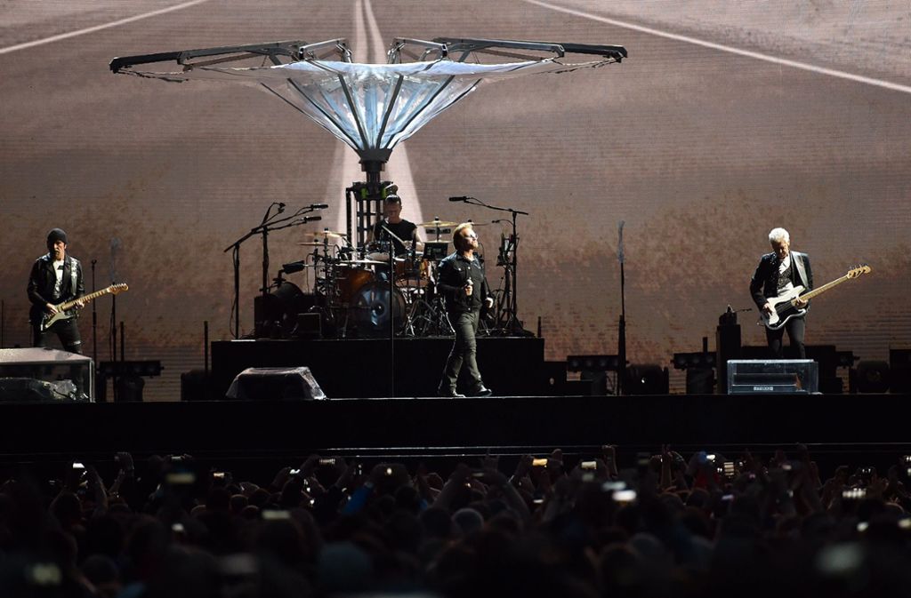 U2 in Berlin: wenig Showfirlefanz, aber eine großartige Riesenleinwand im Rücken