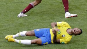 Neymar wird bei der WM 2018 häufig gefoult, doch dabei unterstreicht er immer wieder seine grenzenlose Leidensfähigkeit. Foto: AP