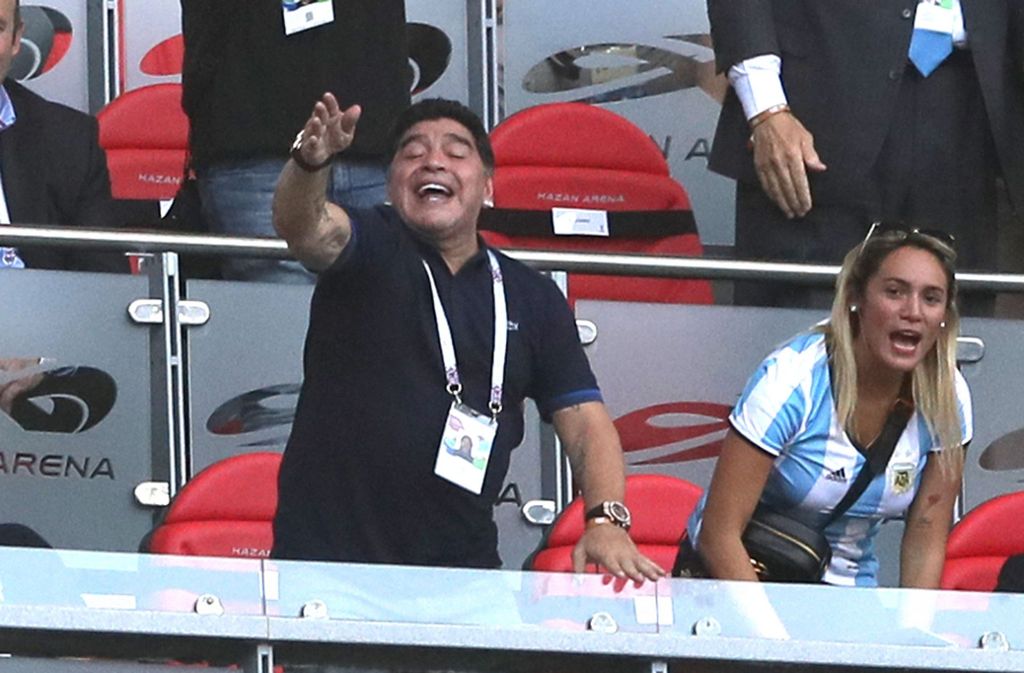 ... so ganz ohne Emotionen geht es bei Maradona dann doch nicht.