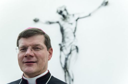 Der Freiburger Erzbischof Stefan Burger kritisiert seinen Vorgänger Robert Zollitsch. Foto: dpa