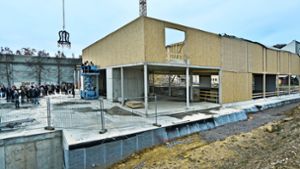 Im kommenden Jahr soll das  Schulungszentrum, das mit modernster Technik und barrierefreiem Zugang  ausgestattet ist. fertig sein. Foto: Horst Rudel