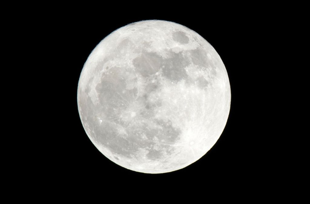 Zurzeit ist der Mond der Erde besonders nah. Foto: dpa