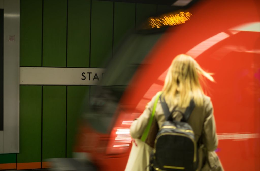 S-Bahn-Fahrer können entspannt in den Samstagabend starten. Foto: Lichtgut/Max Kovalenko